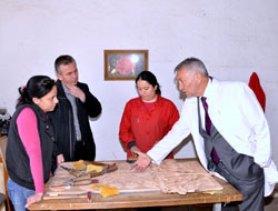 Gül Motifli Ürünler İnternette Satışa Sunuluyor