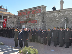 Tarihi Tren Köprüsü Bayraklarla Donatıldı