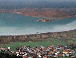 Yüz Yıldır Gölün Ortasında Yaşıyorlar