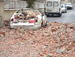 Yalvaç’ta Fırtına Çatıyı Uçurdu