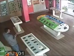 Hırsızlık Anı Kameraya Böyle Yansıdı