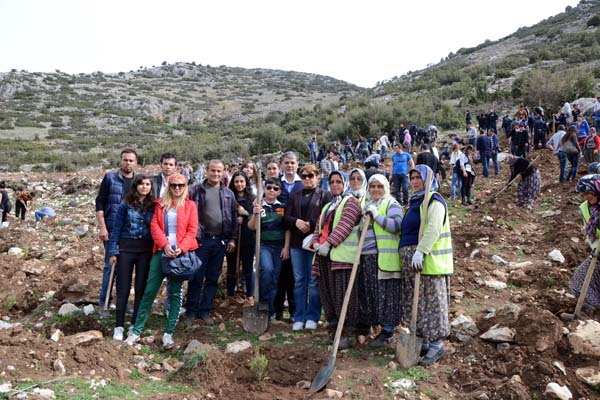 Isparta Emniyeti Öğrencilerle Fidan Dikti