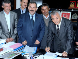 Belediye İşçileri Sözleşmeden Memnun