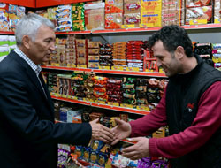 Başkan Günaydın Esnafı Gezdi