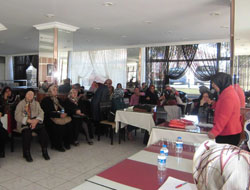 Halka Gül Dağıttılar