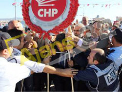 Çelenk Krizini Burdur Valisi Çözdü