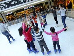 Haftasonu Buz Pisti Eğlencesi