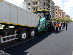 Hedefin İlk Asfaltı Dökülüyor