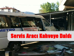 Servis Aracı Kahveye Daldı