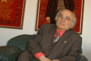 Devlet Bahçeli'nin Portresini Halıya Dokudu