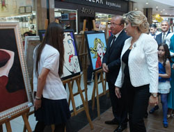 Öğrenciler Resimlerini Sergiledi