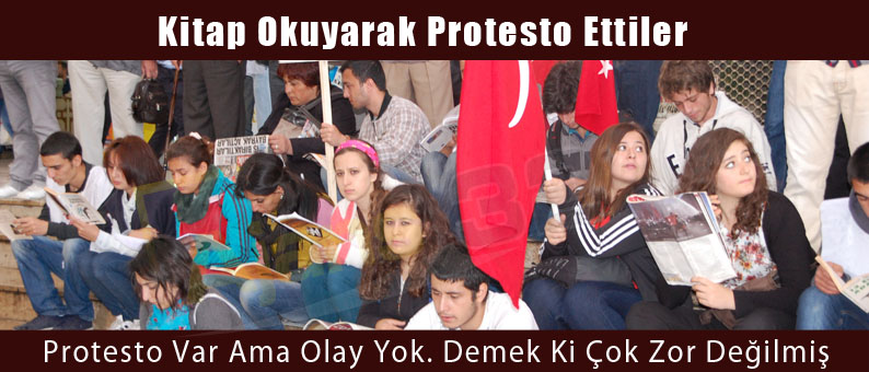 Kitap Okuyarak Protesto Ettiler