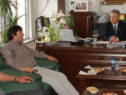 Aynı Masada Toplanmalıyız