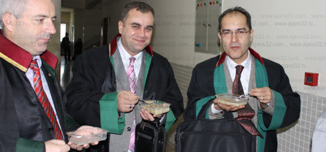 Isparta Barosu Adliye'de Aşure Dağıttı