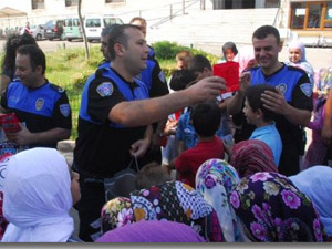 Bayram Harçlıkları Polis Abiden
