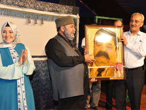 Tiyatro İz Büyüledi