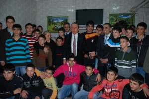 Vali Oğuz ve Eşi, Çocuk Yuvasını Ziyaret Etti