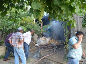 Elektrik Kontağından Yangın Çıktı Samanlık Kül Oldu