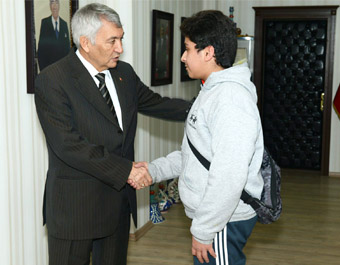 Günaydın Engelli Yüzücüye Sponsor Oldu