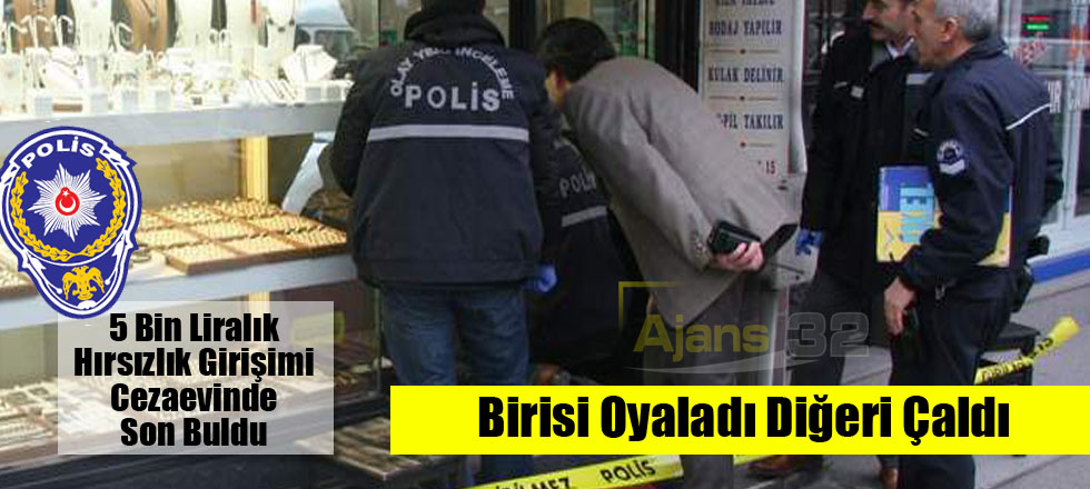 Biri Oyalarken Diğeri Çalmak İstedi