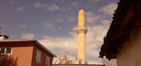 Keçiborlu‘da Camii Minaresine Yıldırım Düştü