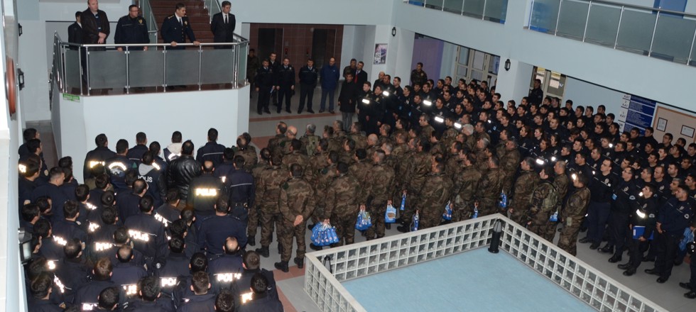 Isparta Mitinginde Polis Kuş Uçurtmadı