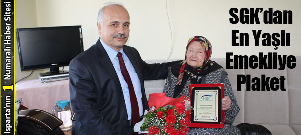 SGK’dan En Yaşlı Emekliye Plaket