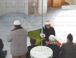 Tavandaki Süslemeler Cemaatin Başına Düştü