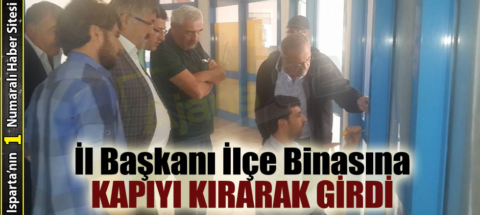 İl Başkanı İlçe Binasına Kapıyı Kırarak Girdi