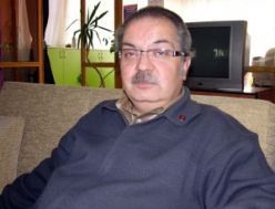 Kökten 'Dekolte Dekan Görevden Alınsın'