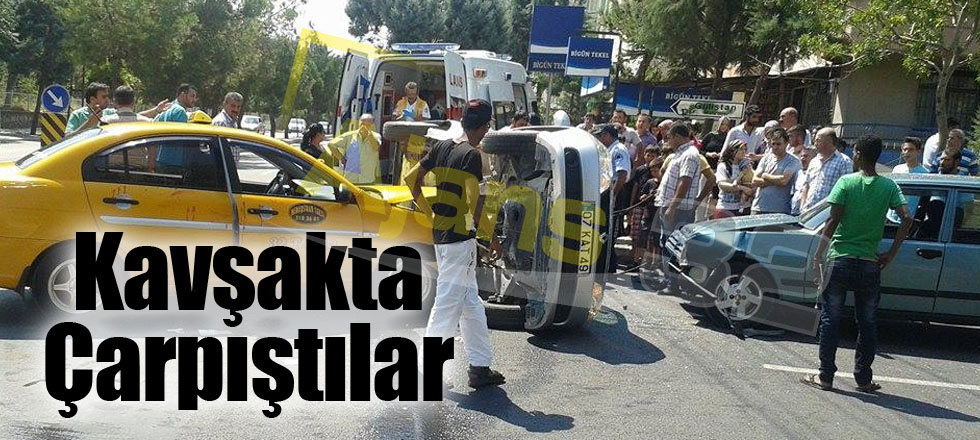 Kavşakta Çarpıştılar