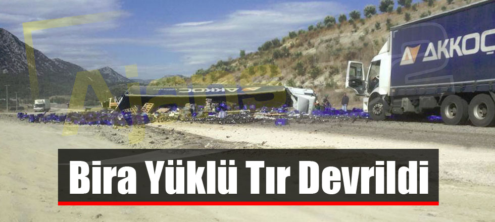 Bira Yüklü Tır Devrildi