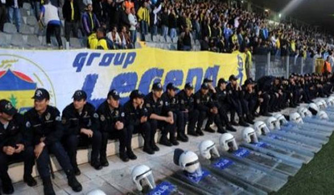 Polisler Fenerbahçe'yi Seviyor!