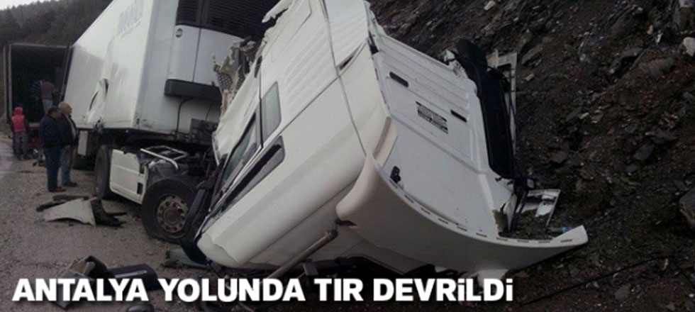 Elma Yüklü Tır Devrildi