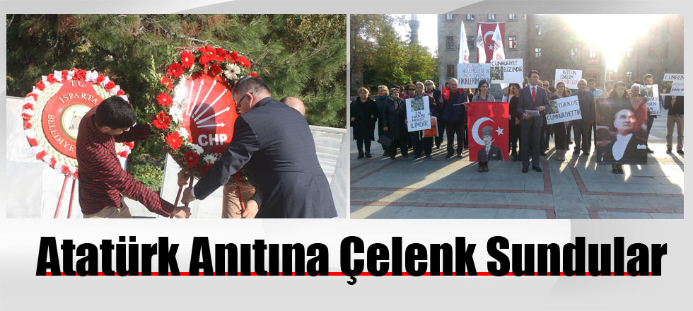 Atatürk Anıtına Çelenk Sundular