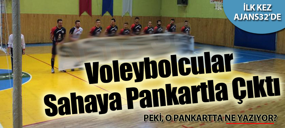 Voleybolcular Sahaya Pankartla Çıktı