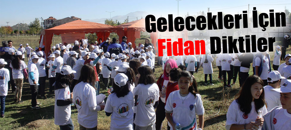 Gelecekleri İçin Fidan Diktiler