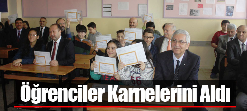 Öğrenciler Karnelerini Aldı