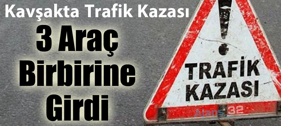 Kavşakta Kaza / 3 Araç Birbirine Girdi