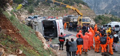 Isparta - Antalya Karayolunda Otobüs Kazası 5 Ölü