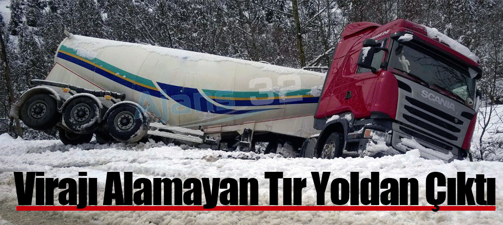 Virajı Alamayan Tır Yoldan Çıktı