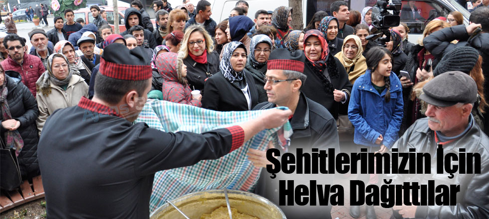 Şehitlerimizin İçin Helva Dağıttılar