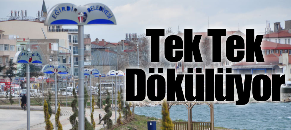 Tek Tek Dökülüyor