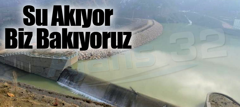 Su Akıyor Biz Bakıyoruz