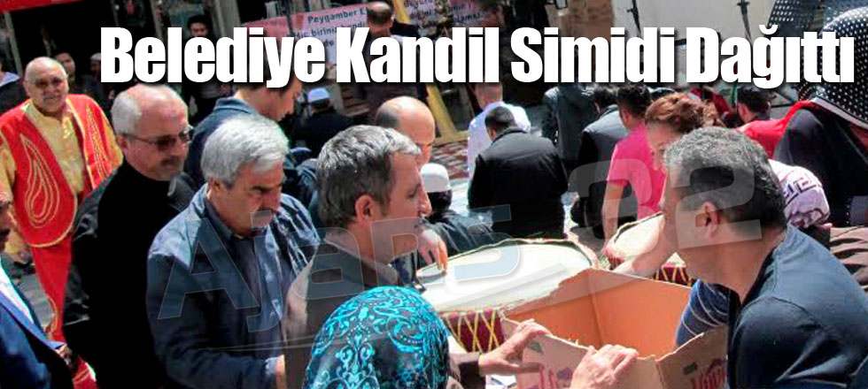 Belediye Kandil Simidi Dağıttı