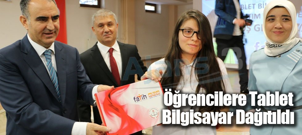 Öğrencilere Tablet Bilgisayar Dağıtıldı