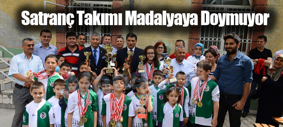 Satranç Takımı Madalyaya Doymuyor