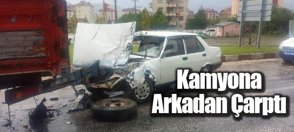 Kamyona Arkadan Çarptı