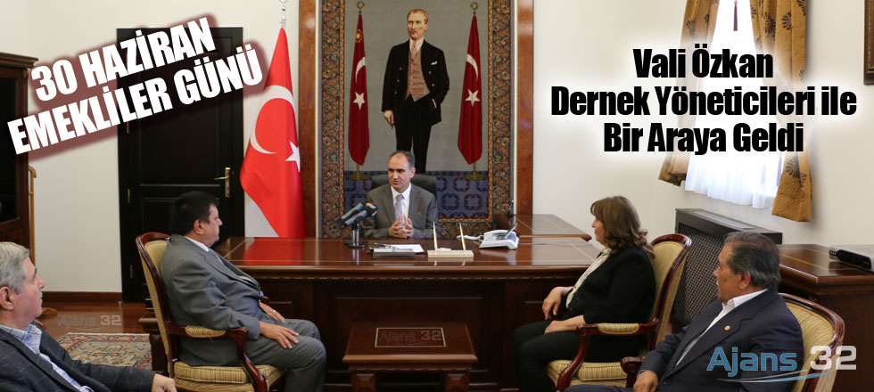 Vali Özkan Emeklilerle Bir Araya Geldi