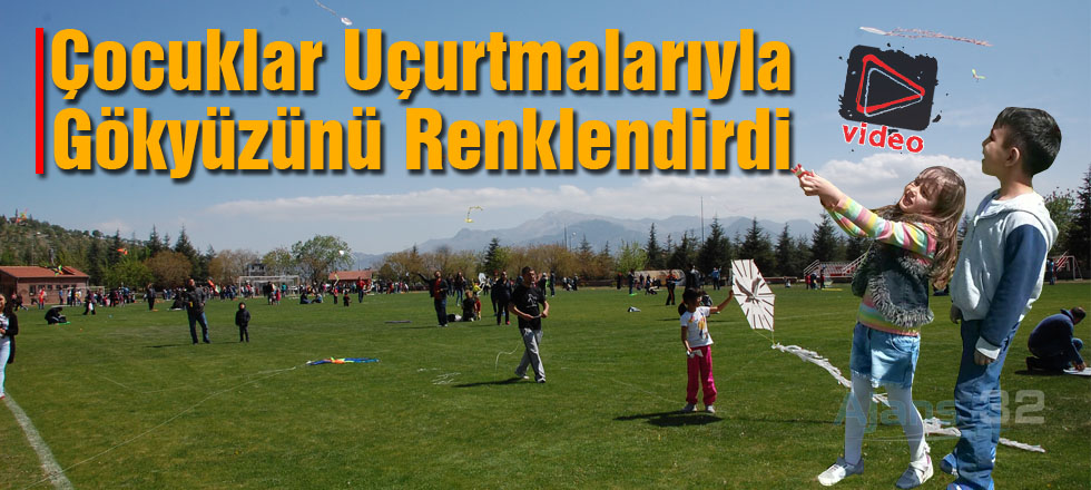 Çocuklar Uçurtmalarıyla Gökyüzünü Renklendirdi